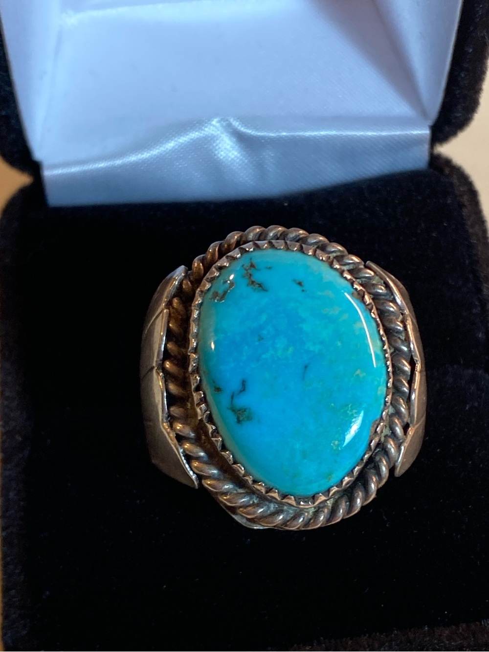 Vintage Native American Zuni Sterling Silver Turquoise Ring
Judy Wallace (8) - Picture 2 of 6